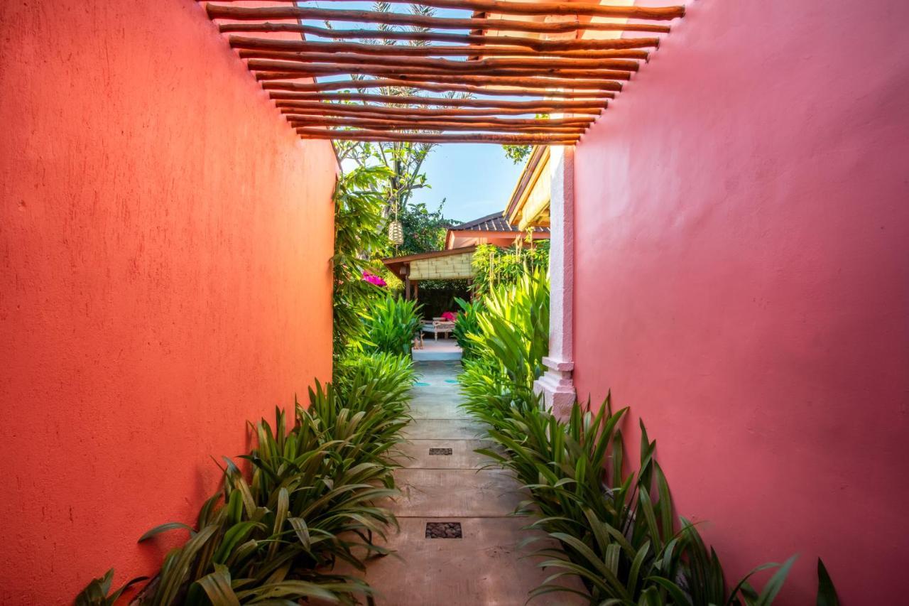 Pinkprivate Sanur - For Cool Adults Only Bed & Breakfast エクステリア 写真
