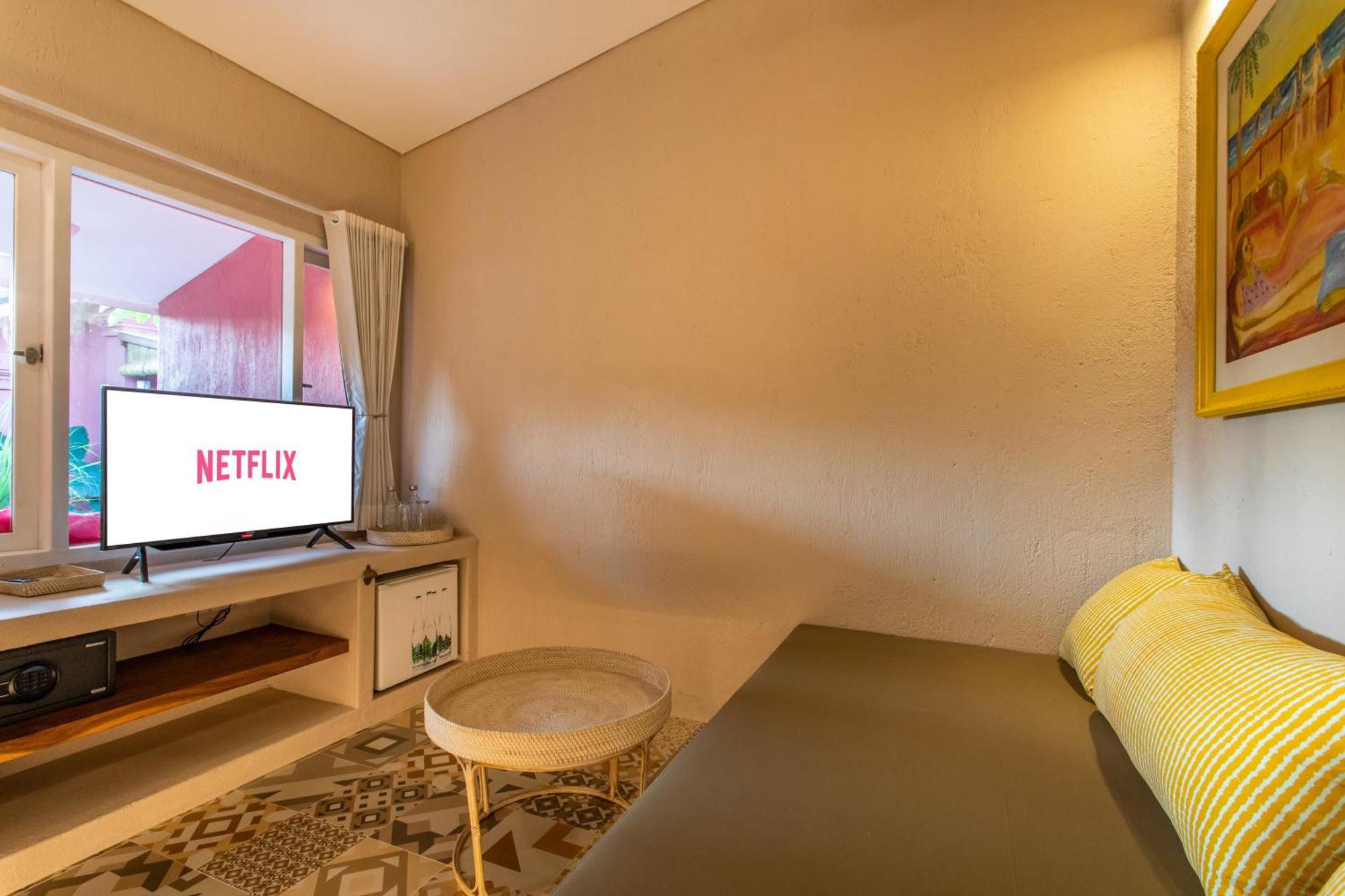 Pinkprivate Sanur - For Cool Adults Only Bed & Breakfast エクステリア 写真